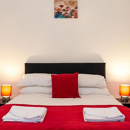 Stay Comfortable-City Centre Location- Sleeps Up To 9 Stoke-on-Trent Luaran gambar