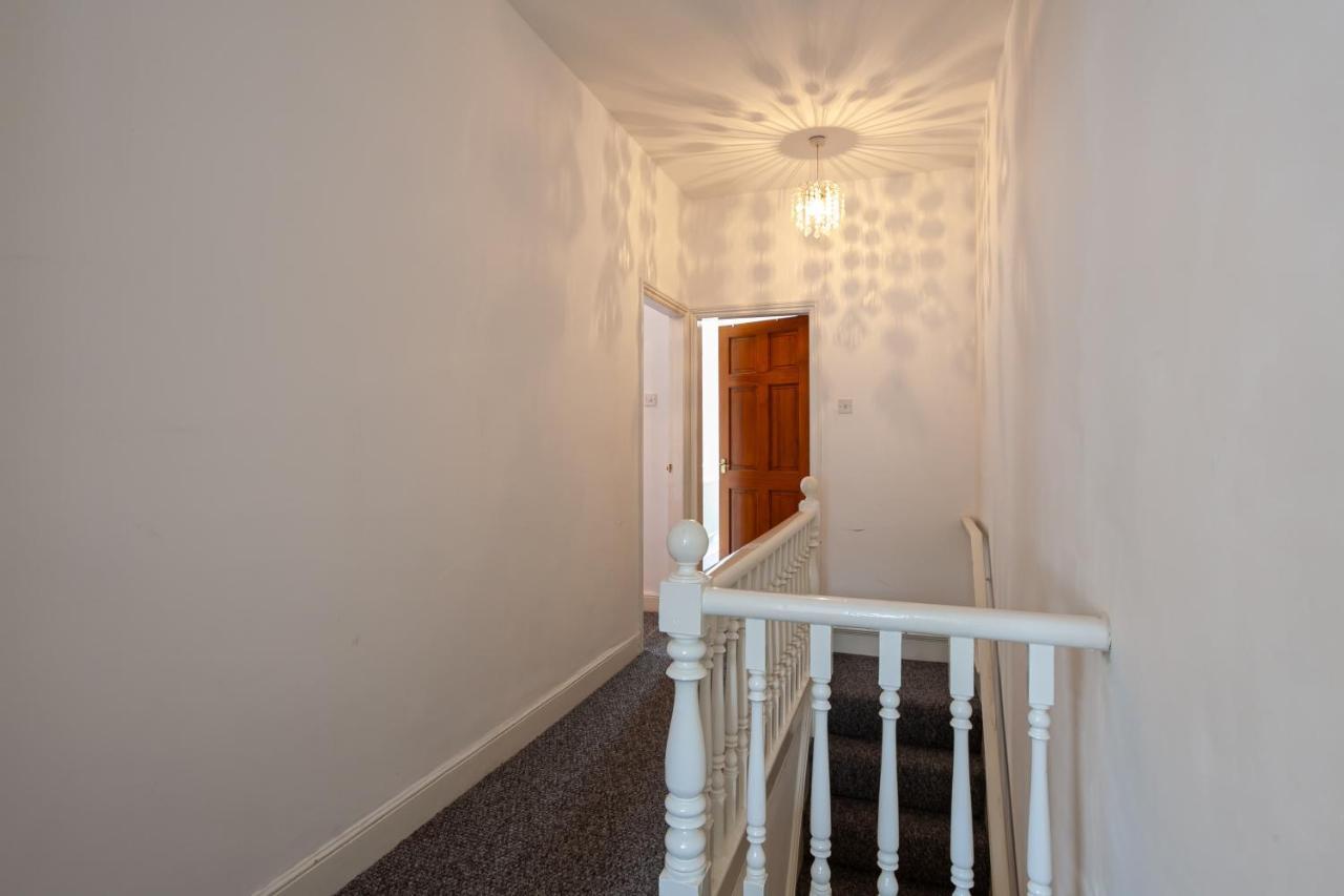 Stay Comfortable-City Centre Location- Sleeps Up To 9 Stoke-on-Trent Luaran gambar